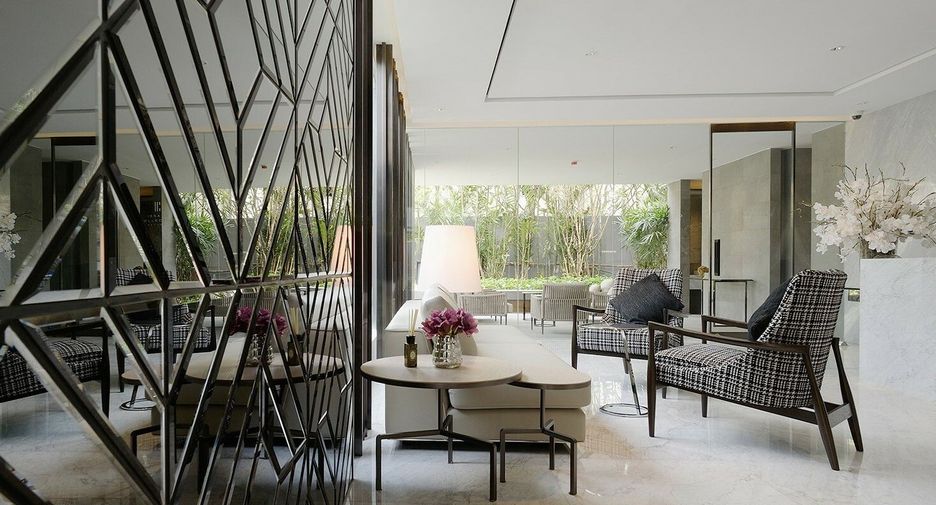 Issara Collection Sathorn