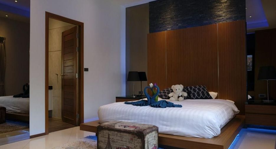 Siam Riverside Villa