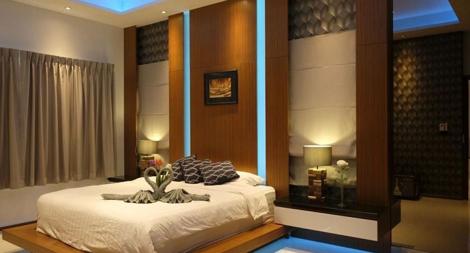 Siam Riverside Villa