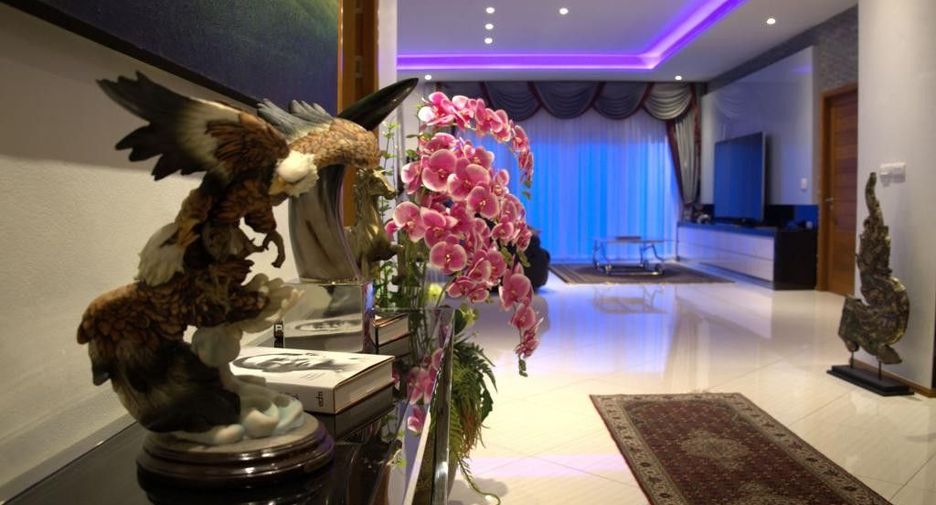 Siam Riverside Villa