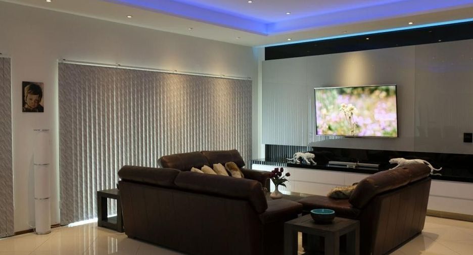 Siam Riverside Villa