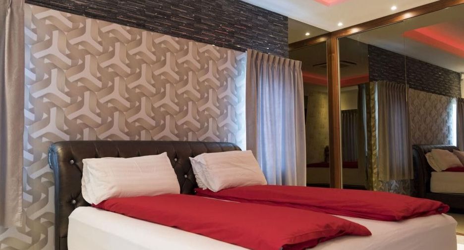 Siam Riverside Villa