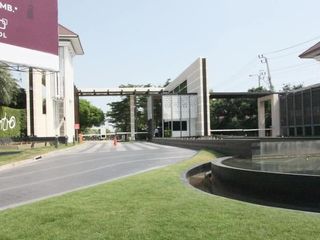 THE CENTRO WATCHARAPOL