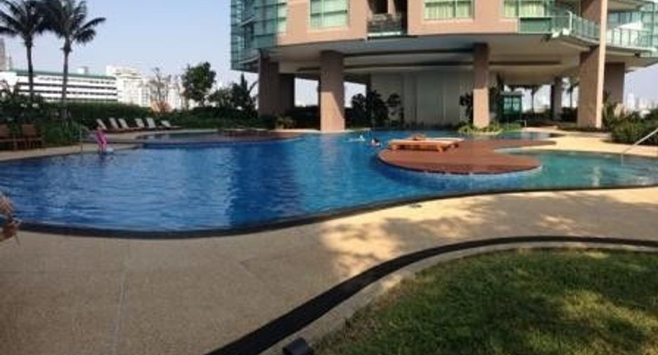 Chathrium Riverside Residencia