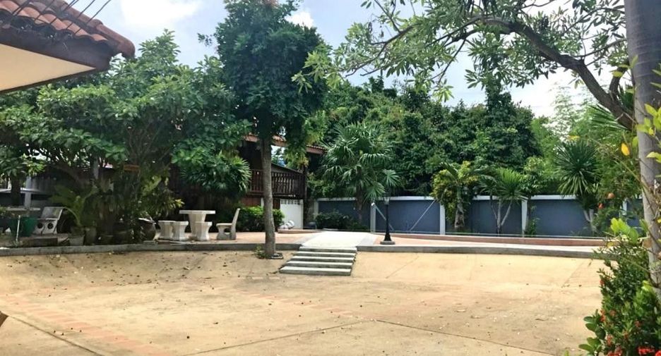 Country Club Villa