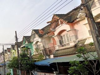 Ruenruedee Village