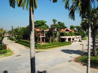 Promphan Park Village (Muban Mai Lom Ruen)