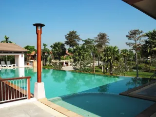 Promphan Park Village (Muban Mai Lom Ruen)