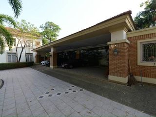 Nantawan Srinakarin