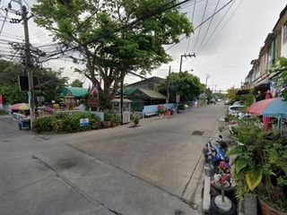 Prachakon Thai Village