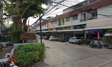 Prachakon Thai Village