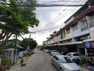 Prachakon Thai Village