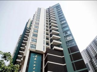 Eksin Place