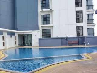 Eksin Place