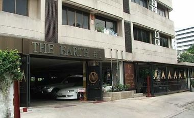 Wanaphiron Place