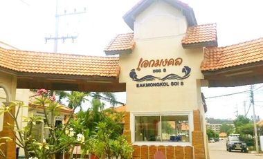 Ekkamonthon Village 8