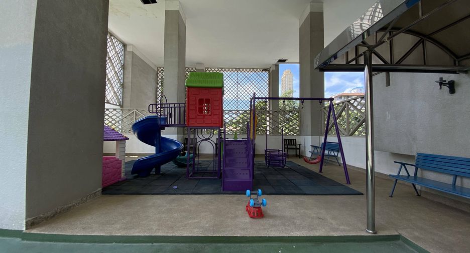 For sale 3 bedrooms condo in Watthana, Bangkok