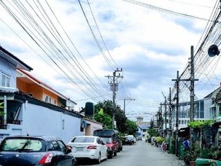 Loet Ubon 4 Village