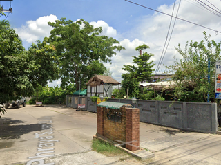 Rom Mai 1 Village