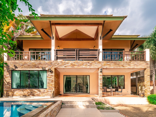 Natcha Pool Villa