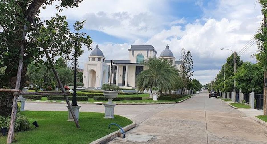 Grandio Lat Phrao-Kaset Nawamin