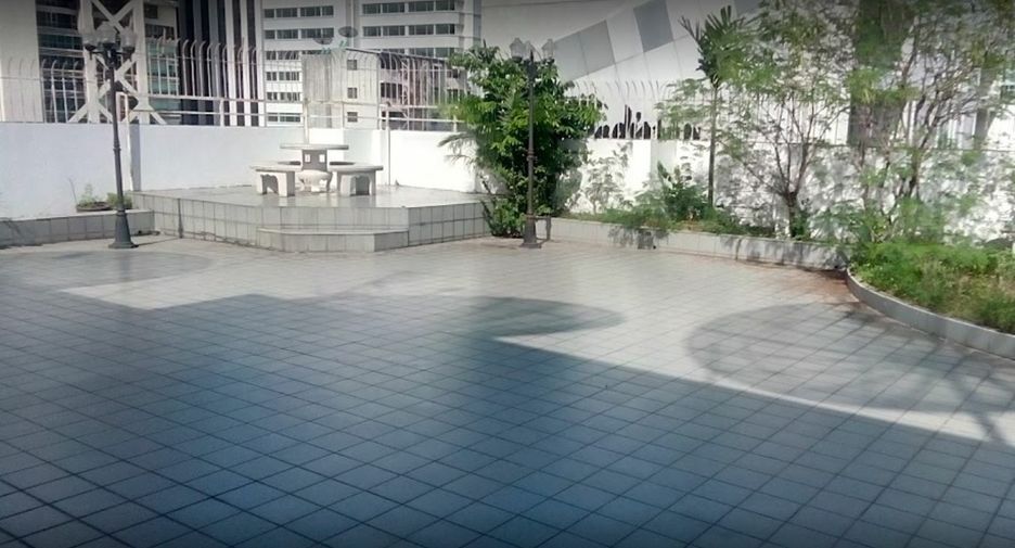 Crystal Ville Court