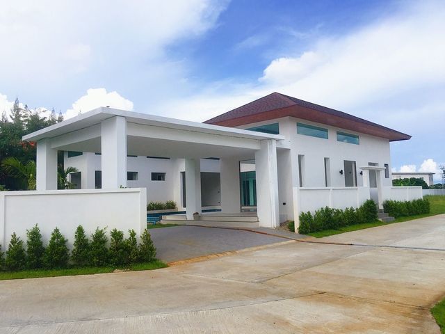 The Palm Laguna
