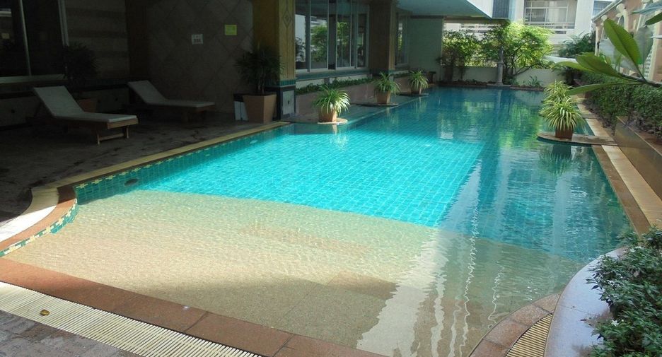 อโศก เพลส