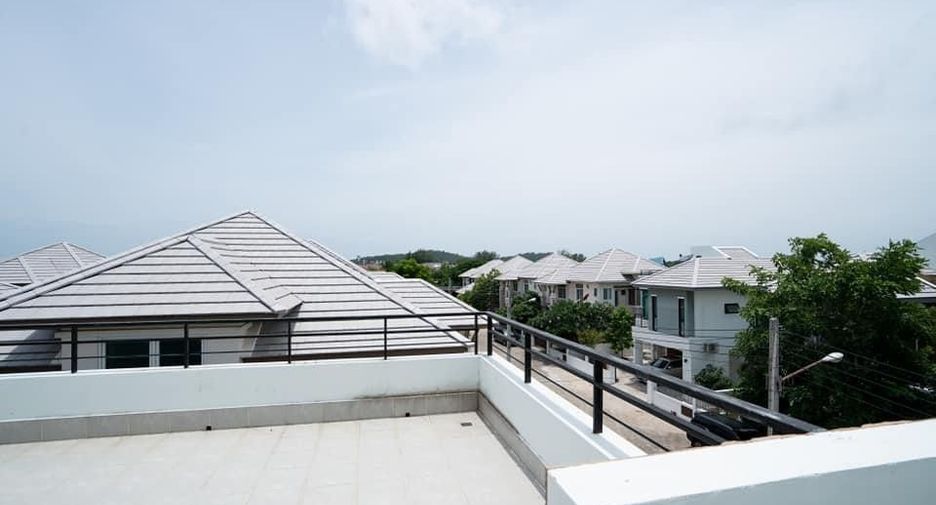 Green Ville Beach Bang Saen