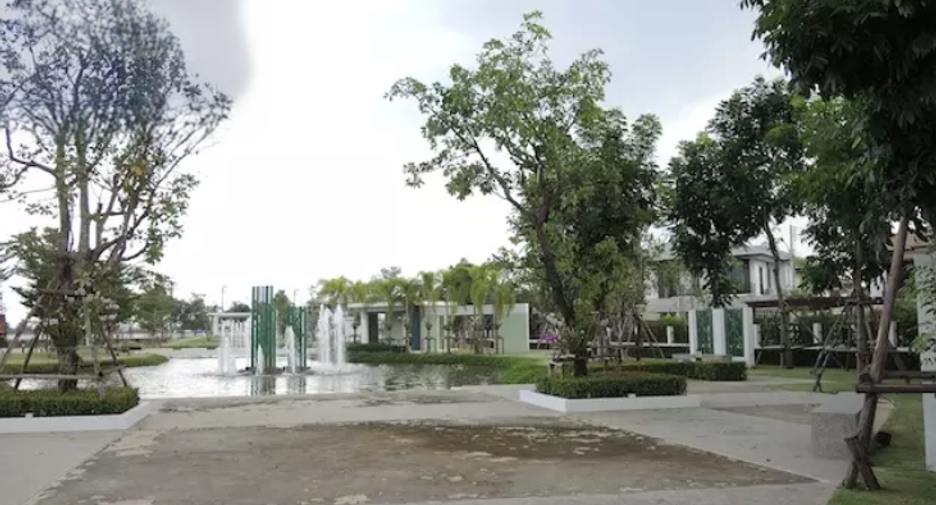 BAAN FAH PIYAROM LAKE GRANDE