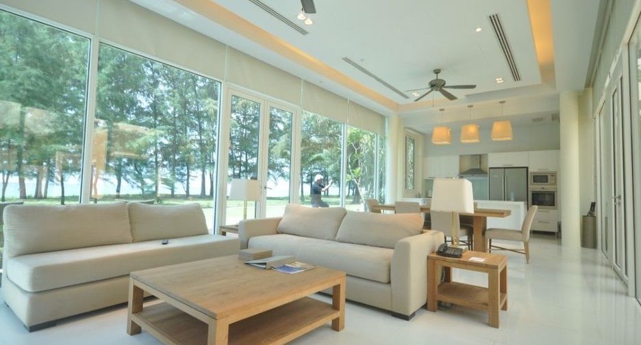 Grand West Sands Resort & Villas