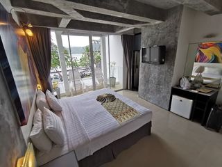 The Front Hotel and Apartments