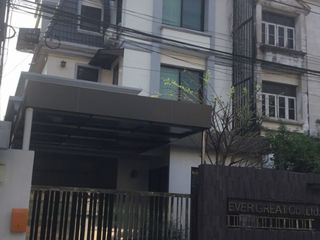 Baan Srinakarin Grand Mansion