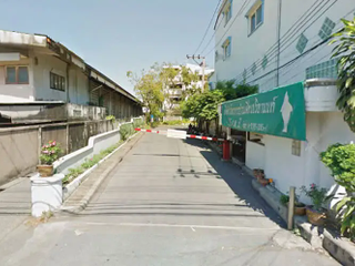 หมู่บ้านปริยานนท์