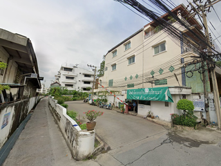 หมู่บ้านปริยานนท์