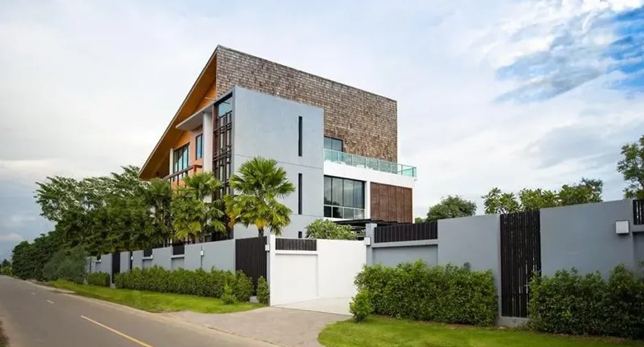 Epsilon Private Residence