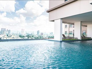 The Rich Sathorn - Taksin