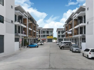 D-Complex Sriracha-Nikom Pinthong 1