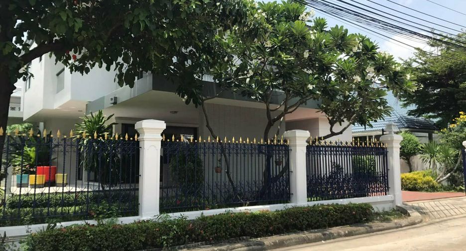 Kesinee Ville Ratchada-Meng jai