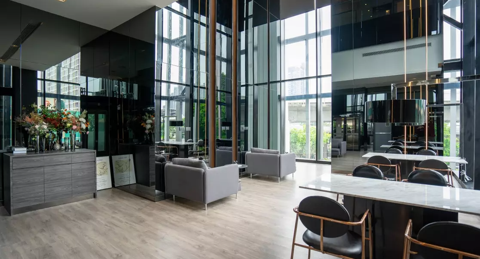 Altitude Unicorn Sathorn - Tha Phra
