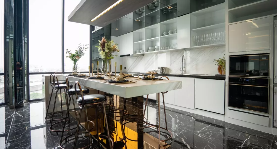 Altitude Unicorn Sathorn - Tha Phra