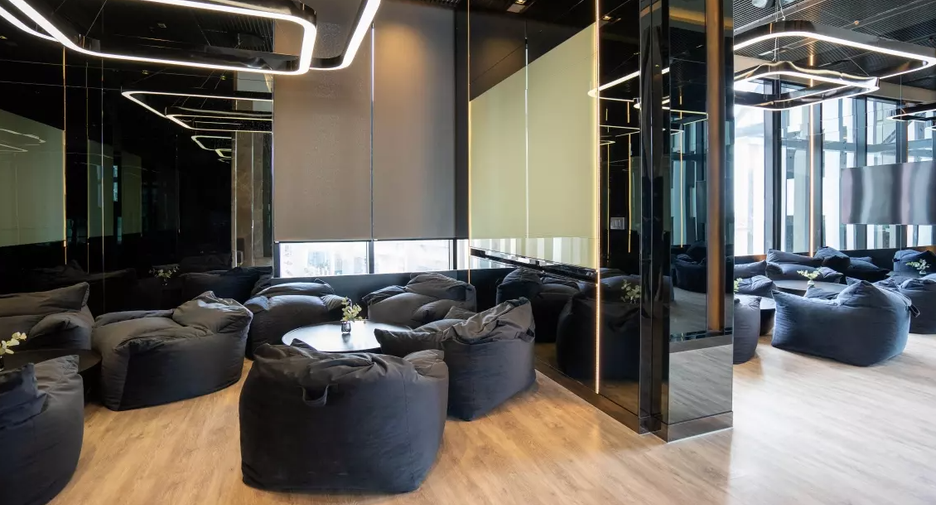 Altitude Unicorn Sathorn - Tha Phra