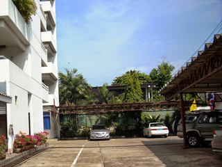 Sripat Court