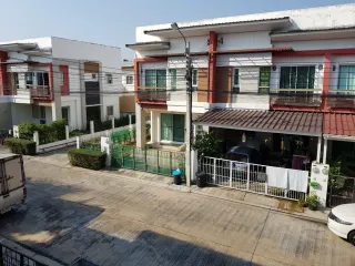 Chuan Chuen Petchkasem 81