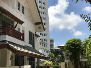 Nana Compound
