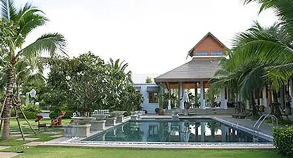 Noble Vana Wacharaphol