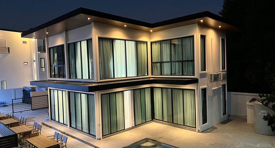 Aqua Pool Villa by Vinyx Pattaya