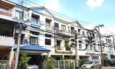 Casa en la ciudad, Mueang Chai-Lat Phrao