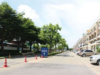ทาว์นพลัส ประชาอุทิศ