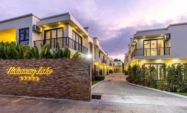 Highway Lake Villa by Cozy Lake